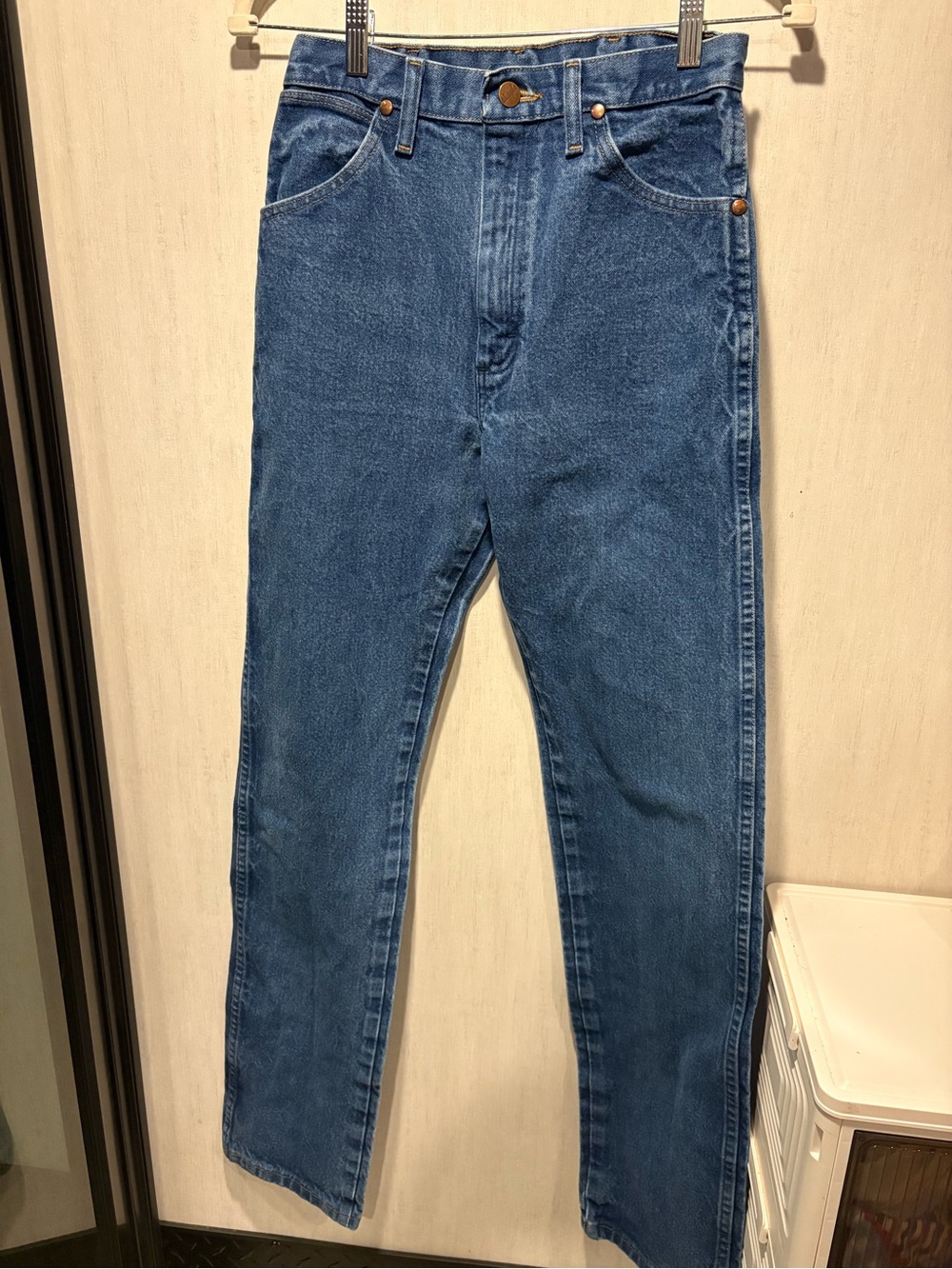 Wrangler Ladies Relaxed Jeans in Medium Blue
